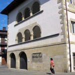 Menchu Gal erakusketa aretoa