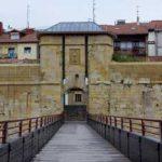 Puerta San Nikolas Muralla hondarribia